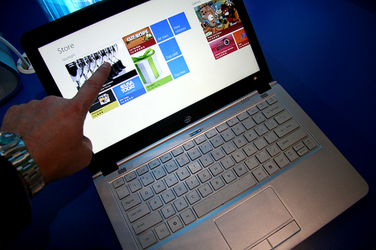 Viitoarele sistem ultrabook cu Windows 8 vor fi echipate cu ecrane touch
