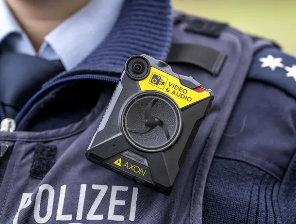 Poliția locală dintr-un municipiu se dotează cu bodycam-uri. Contract de peste 780.000 de lei