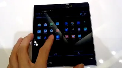 NEC Medias W - smartphone Android cu două ecrane de 4.3 inch