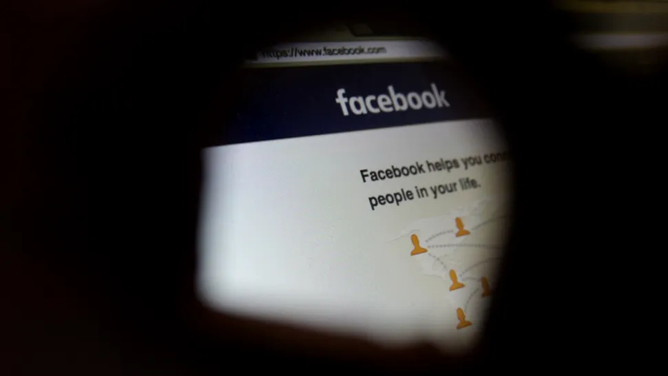 Facebook va avertiza utilizatorii care sunt spionaţi