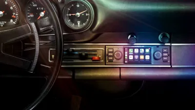 Porsche adaugă CarPlay și Android Auto pe mașinile lansate din anii `60 și până în prezent