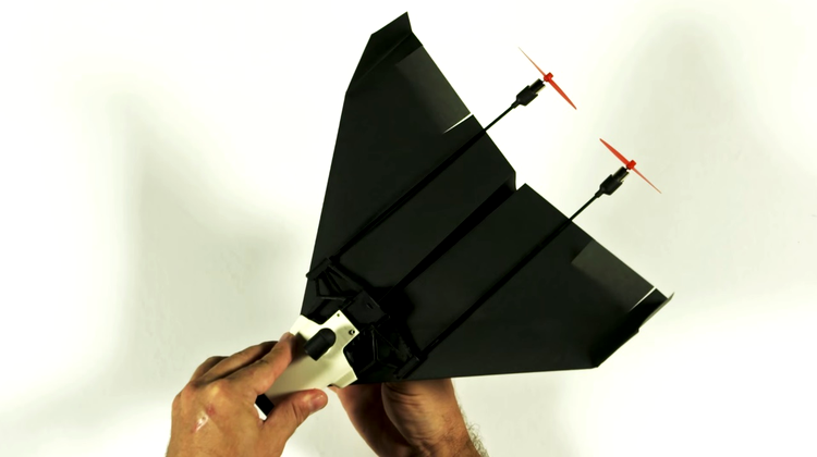 PowerUp FPV, kit-ul prin care converteşti avioane de hârtie în drone cu supraveghere video