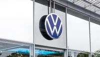 Volkswagen, lovită din nou: ce se află în spatele prăbușirii acțiunilor și ieșirii din Euro Stoxx 50