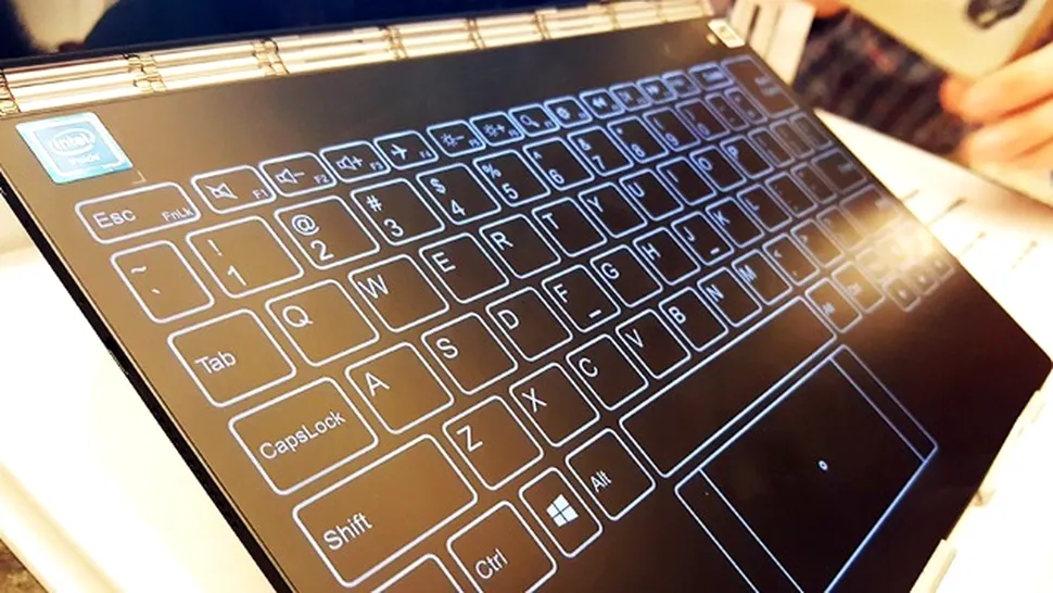 Lenovo Yoga Book YB1-X90F - tabletă convertibilă cu design inovator (REVIEW)