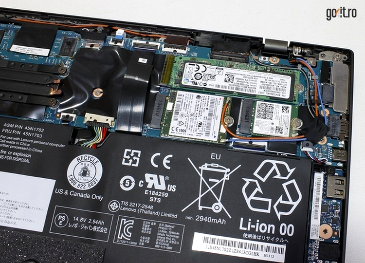 Lenovo X1 Carbon: singurele componente detaşabile sunt unitatea SSD şi modulele Wi-Fi şi 3G