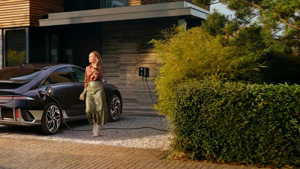 Probleme pentru Tesla: O marcă apreciată va lansa un EV ieftin cu autonomie mare