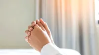 Rugăciunea care aduce liniște și te ferește de rău! Ce să rostești 30 de zile