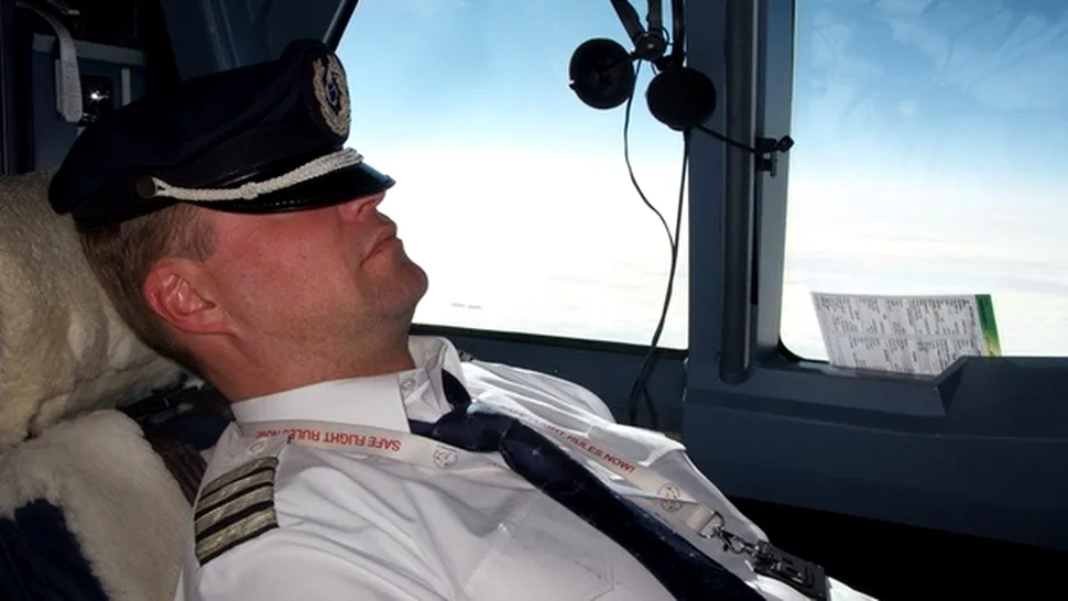 Un pilot de avion a adormit „la manşă” şi a depăşit aeroportul pe care trebuia să aterizeze