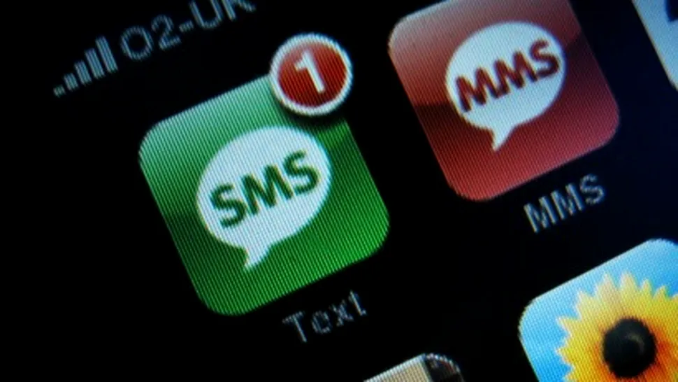 Utilizatorii iPhone, vizaţi de mesaje SMS care declanşează apelarea unor numere cu suprataxă