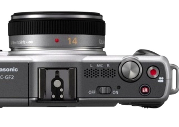 Panasonic Lumix GF2 - senzor mare şi corp foarte compact