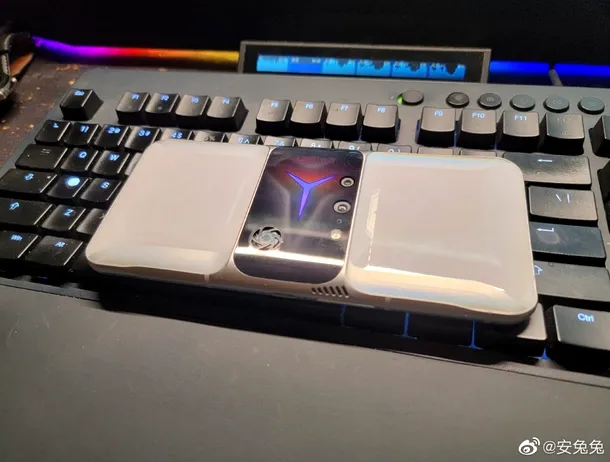 Lenovo Legion, înfrânt de Asus ROG și Xiaomi Blackshark pe segmentul telefoanelor de gaming