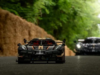 Lego construiește un Koenigsegg Sadair’s Spear la scara 1:1 și stabilește un nou record la Goodwood