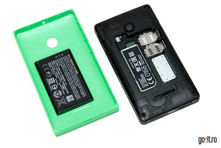 Microsoft Lumia 435: baterie detaşabilă, MicroSD şi Dual SIM Micro SIM