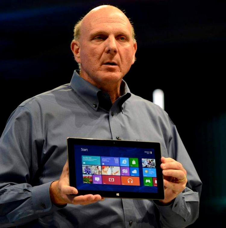 Steve Ballmer, prezentând tableta Microsoft Surface