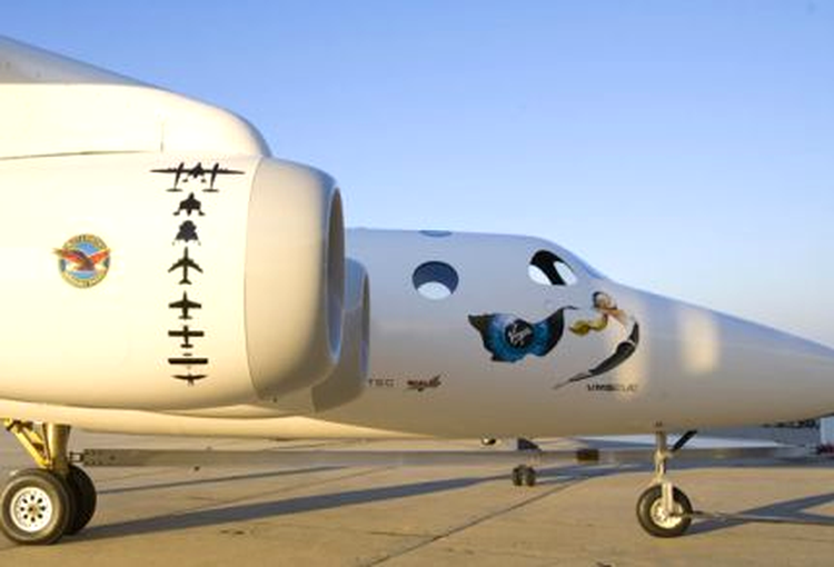 Virgin Galactic WhiteKnightTwo - primul exemplar prezentat oficial