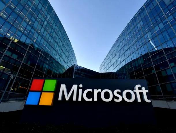 Administrația Trump suspendă accesul Microsoft la permise de ședere permanentă pentru angajații săi