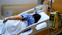 Tânăra din Craiova, care ar fi luat o bacterie periculoasă la un festival, e în stare gravă! Aparatul ECMO o ţine în viaţă. Medicii nu au reușit să afle cu ce a fost infectată
