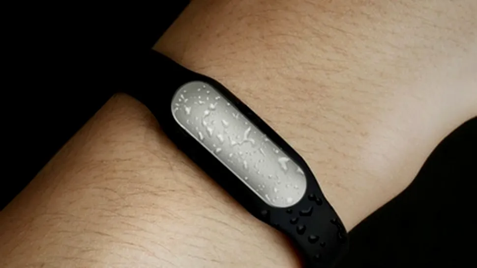 Xiaomi a anunţat Mi Band, o brăţară inteligentă sportivă cu un preţ imbatabil: 13 dolari