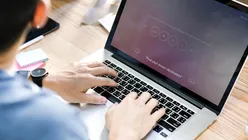 Piața ecranelor pentru notebook-uri va crește în 2025