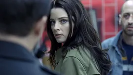 Un serial SF apreciat, dar uitat, de acum 14 ani a prezis lumea în care trăim azi, cu corporații influente politic și dependență de tehnologie