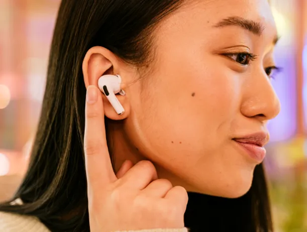 Apple pregătește traducere live pentru AirPods