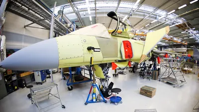 Avionul militar care poate decola de pe autostrăzi: SaaB vrea să producă 36 de unități pe an