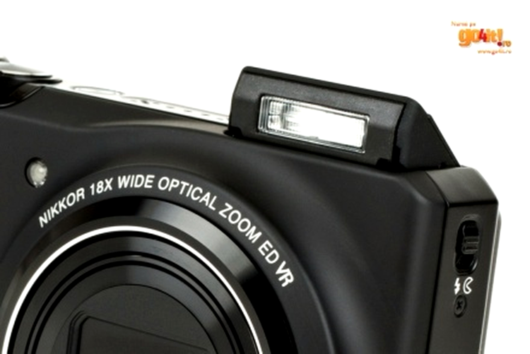 Nikon S9100 - blitzul integrat