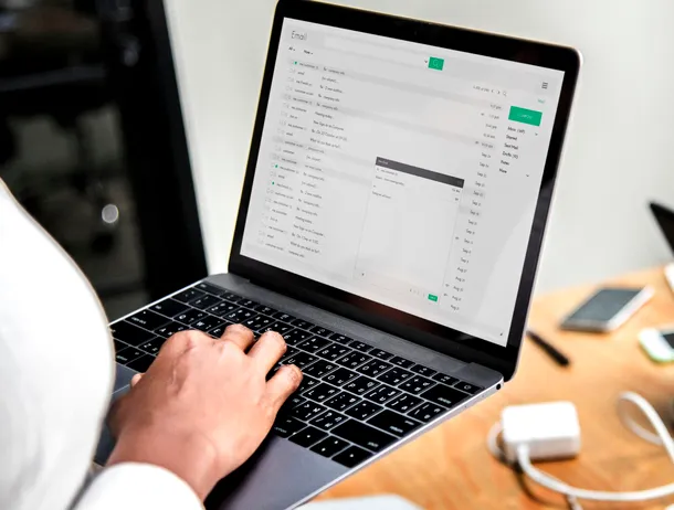 Seller din eMAG Marketplace, amendat cu peste 15.000 de lei după ce a trimis e-mailuri publicitare nesolicitate unei persoane