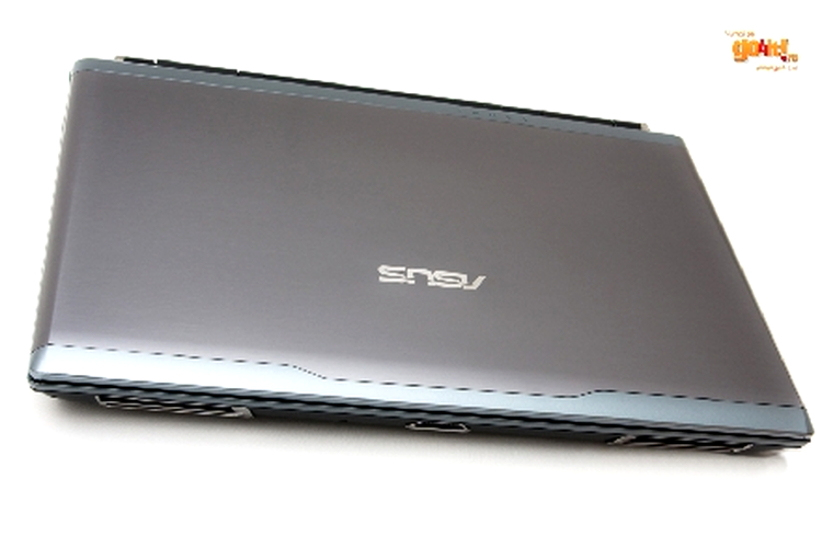Asus W90 oferă un nivel foarte înalt de performanţă