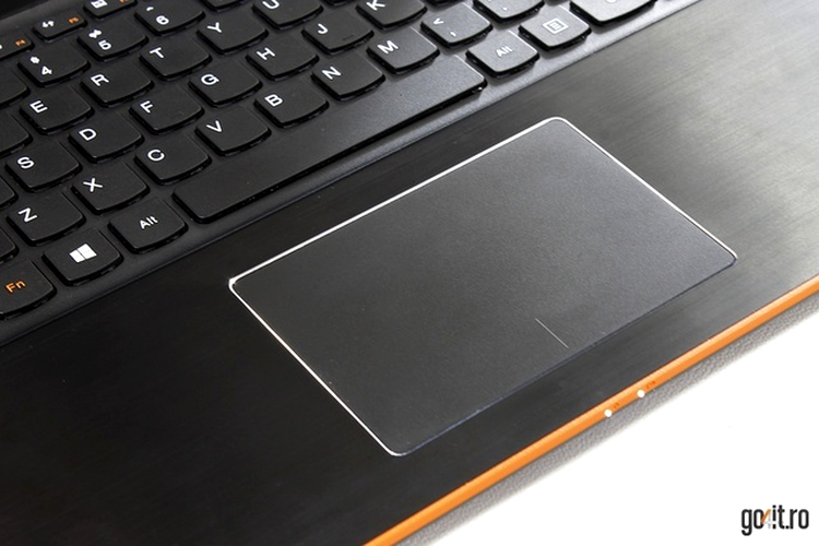 Lenovo Ideapad Flex 15 - un touchpad mare şi precis