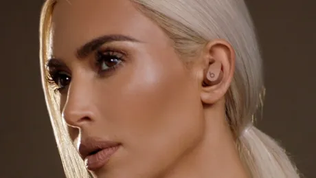 Beats lansează căști în ediție specială „Kim Kardashian”