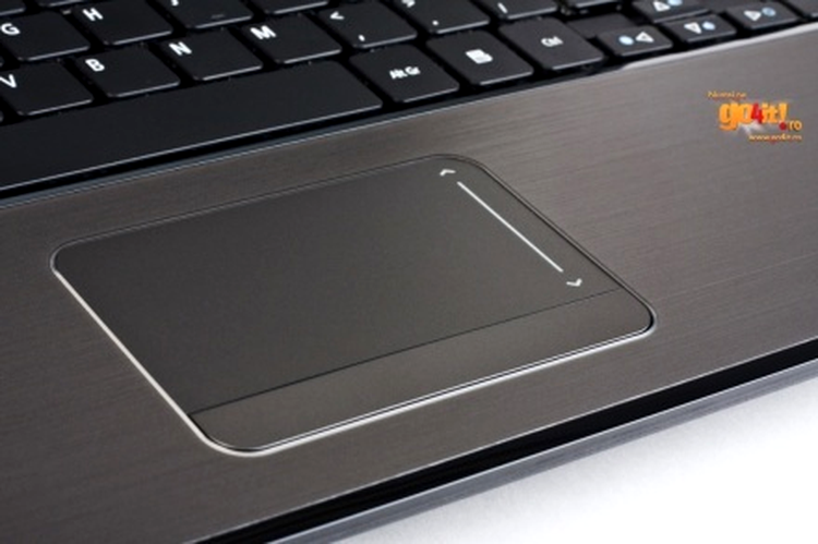 Acer Aspire 7552G - touchpad-ul poate fi dezactivat la nevoie