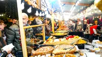 Cât te costă să mănânci o porție de fasole cu ciolan la Târgul de Crăciun de la Craiova. Prețurile au luat-o razna