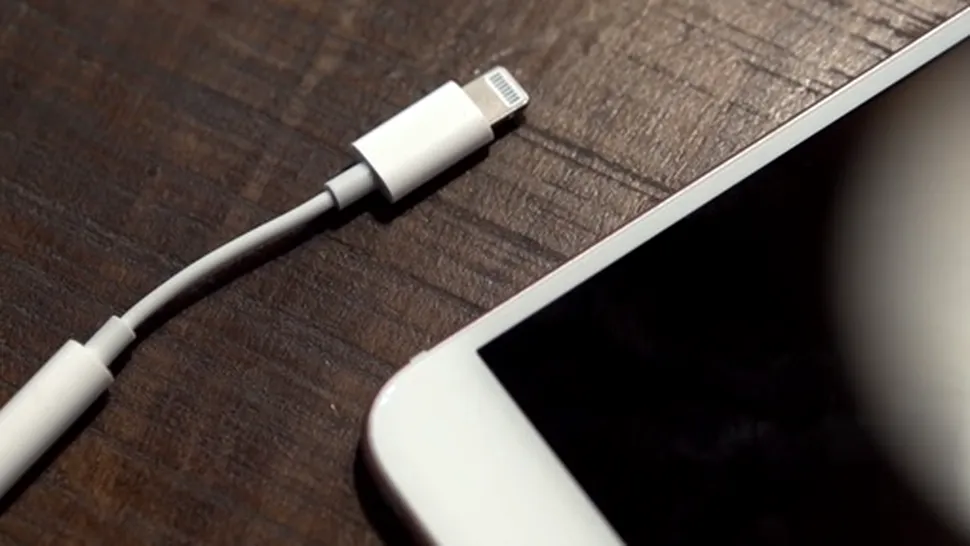 iPhone 7 ar putea fi lansat alături de un adaptor Lightning-to-3.5mm