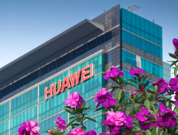 Huawei lansează trei noi telefoane, căști în culori inedite și un router Wi-Fi. Ce pregătește compania pentru 28 octombrie
