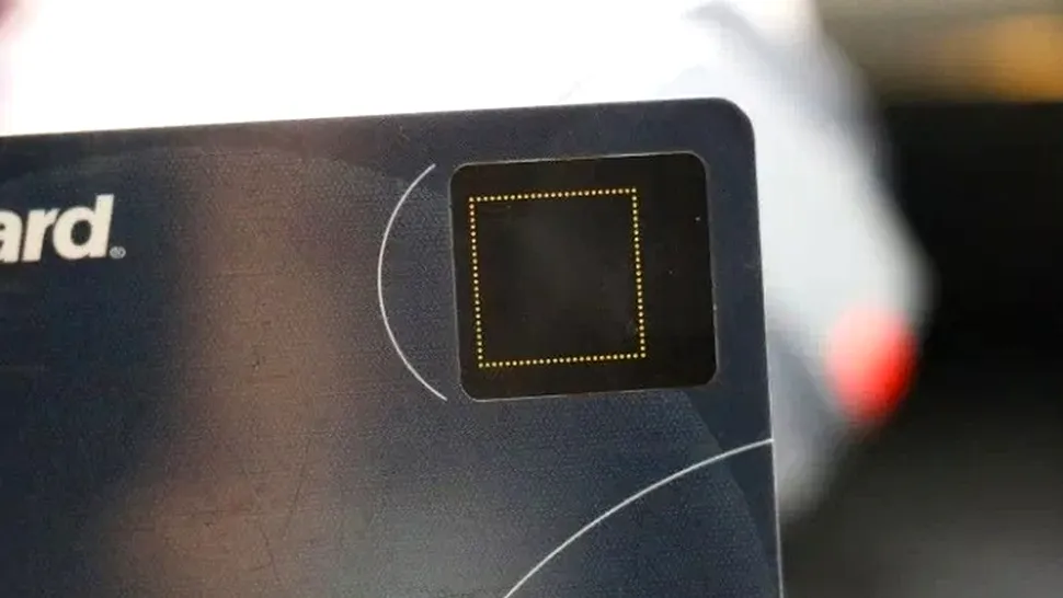 Mastercard va lansa carduri cu senzor de amprentă pentru a înlocui PIN-ul