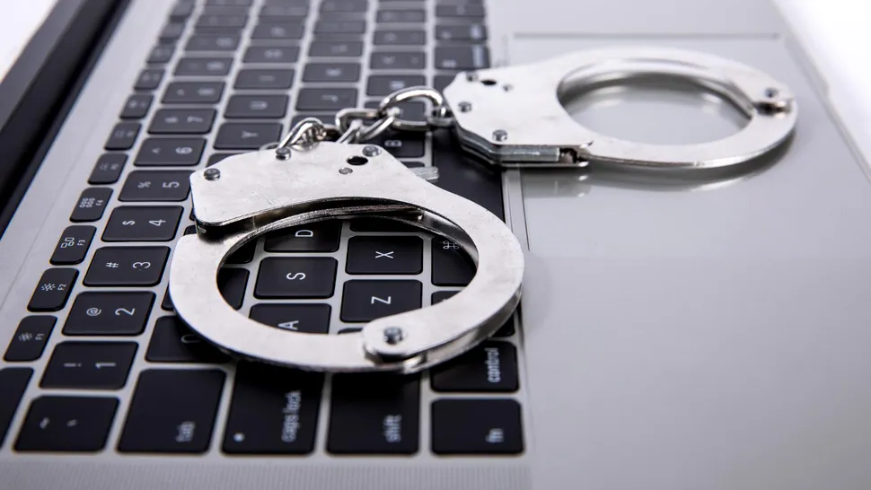 Român fugar, arestat în SUA pentru o fraudă electronică de peste 600.000 de dolari