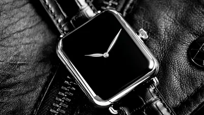Un ceas elvetian de lux copiază designul Apple Watch