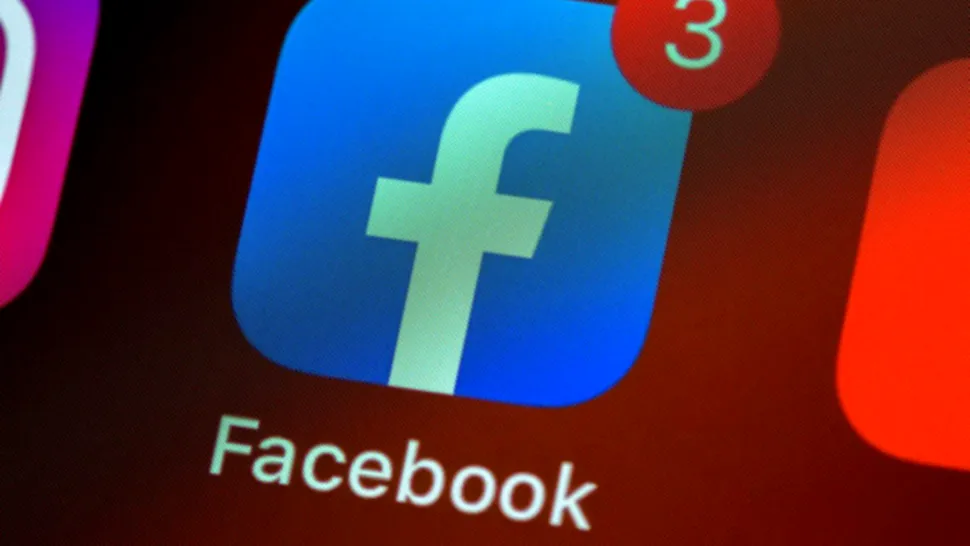 Feed-ul de conținut Facebook, inundat cu postări de tip ”La mulți ani” și mesaje pentru celebrități