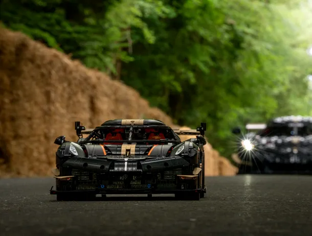 Lego construiește un Koenigsegg Sadair’s Spear la scara 1:1 și stabilește un nou record la Goodwood