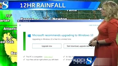 Un program meteo transmis live la TV, întrerupt de o notificare pentru instalarea Windows 10