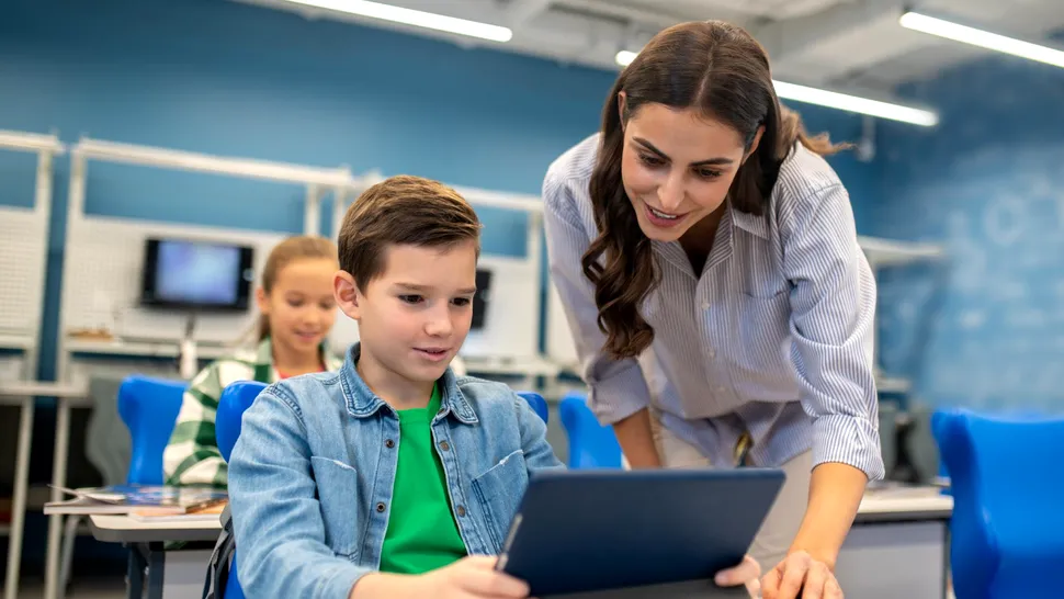 SUA au cheltuit 30 mld. de dolari pentru a înlocui manualele școlare cu laptopuri și tablete: A rezultat prima generație cu capacități cognitive inferioare celor ale părinților