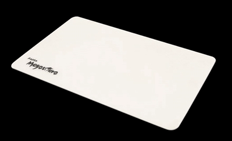 Razer Megasoma - mousepad din silicon fosforescent
