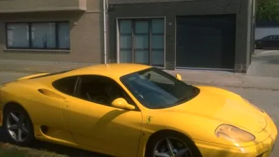 Un anunţ online de vânzare pentru un Ferrari galben includea o surpriză