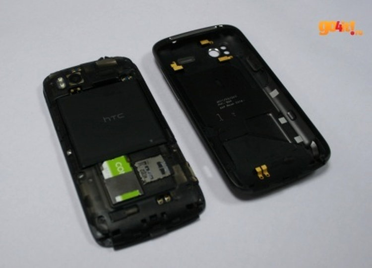 HTC Sensation - se observă cele trei zone de contact în partea de sus