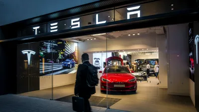 Proprietarii Tesla au mers să protesteze în showroom-uri, după Elon Musk a ieftinit mașinile noi