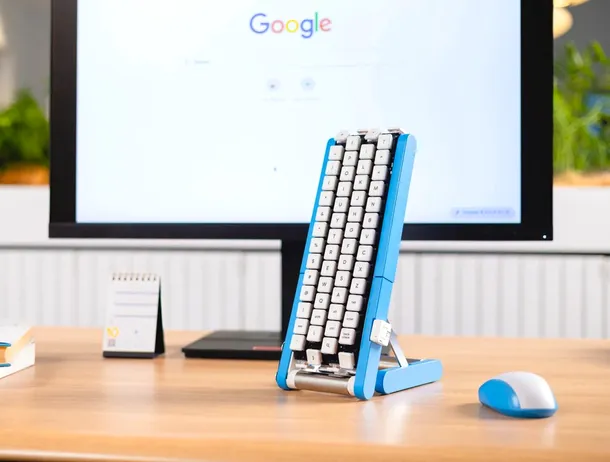 Google a inventat o tastatură pentru o singură mână. Tastele vin singure la degete, dar există o problemă – VIDEO