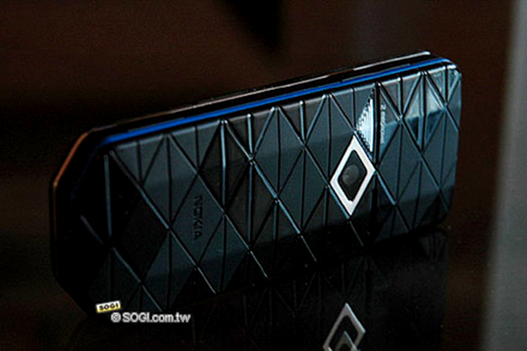 Nokia 7500 Prism