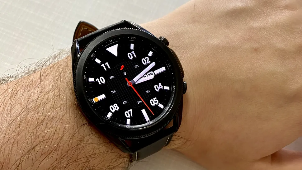 Samsung brevetează un Galaxy Watch cu ecran rulabil