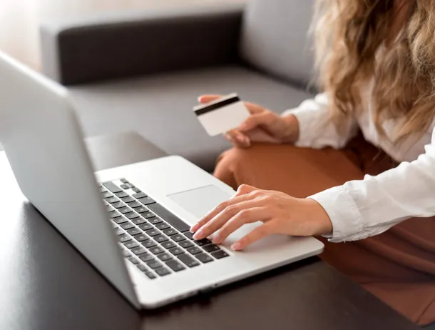 Reclamele online cu povești emoționante pot fi periculoase: Nu toate „micile afaceri” sunt reale